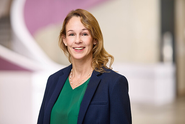 Dr. Isabel Sievers